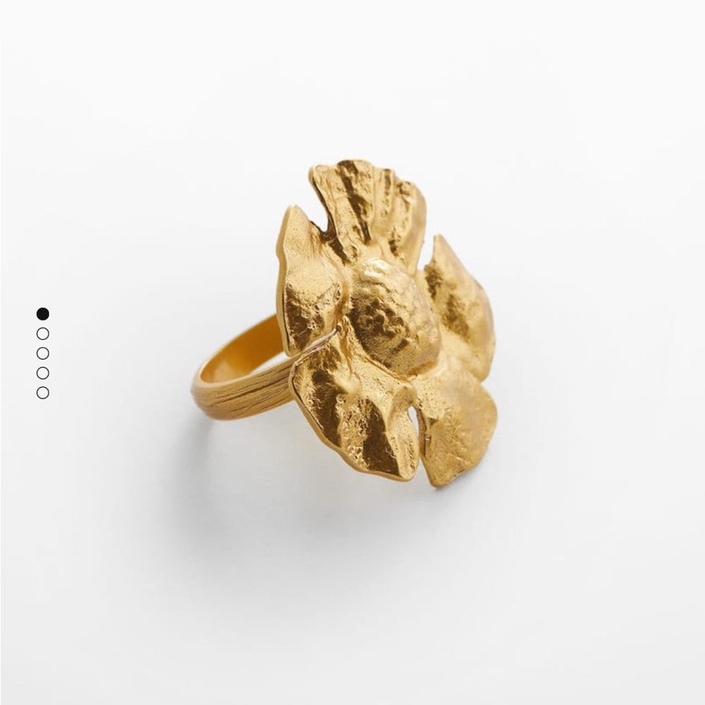NWT MANGO FLOWER RING Size 6-7